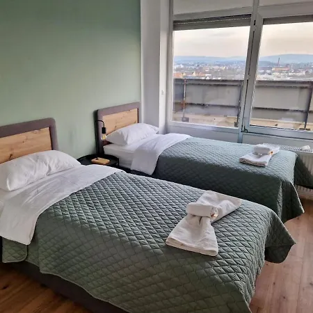 çil Penthouse Am Altmarkt Mit 5 Betten Und Kostenlosem Parkplatz Apartamento *